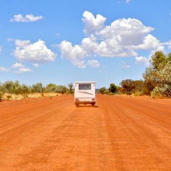 Autocamper gennem outbacken i Northern Territory - Australien