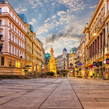 Indkøbs- og gågaden Graben om aftenen i Wien, Østrig