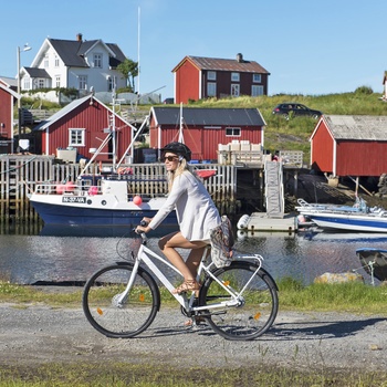 Cykeltur på Vega, Norge - Foto Terje Rakke VisitHelgeland