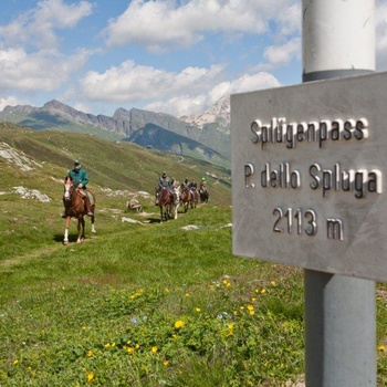 Til hest ved Via Spluga, før bjergpasset, Schweiz