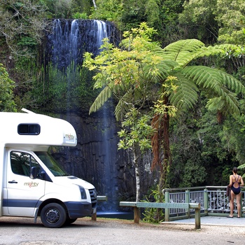 Mighty Big Six autocamper - MillaMilla vandfald - Australien