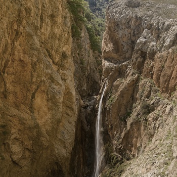 Billedet af Aba Vandfaldet er en AI genereret version - afventer billeder fra Kreta