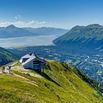 Udsigt til Mt Alyeska observationsdæk, byen Gridwood og floden Turnagain Arm - Alaska