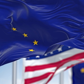 Alaskas flag og Stars and Stripes