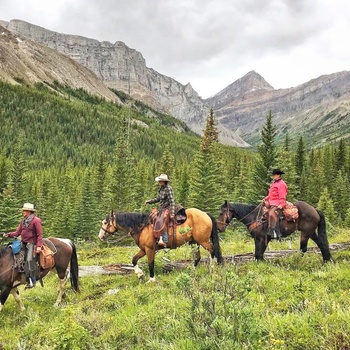 På ridetur, Banff i Alberta - Canada
