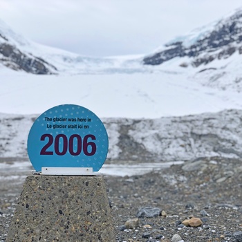 Athabasca Glacier i Jasper Nationalpark langs Icefields Parkway, Alberta i Canada