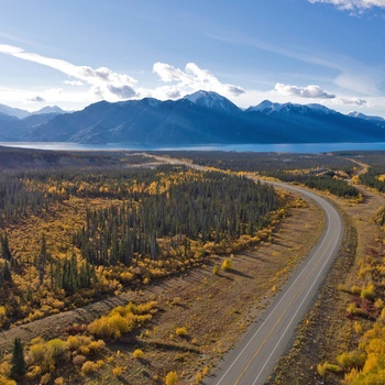 Alcan Highway ved Kluana Lake, Yukon, Canada