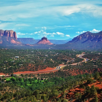 Vej gennem Sedona i Arizona -  Photo by Max Harlynking on Unsplash