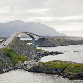 Atlantic Ocean Road / Atlanterhavsvejen i Norge - Foto Nick Night Unsplash a.jpg