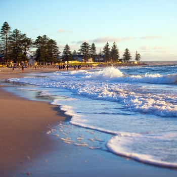 Stranden i bydelen Glenelg i Adelaide, South Australia