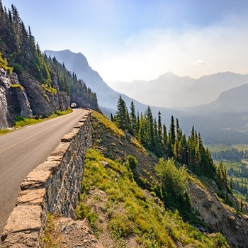 Vej gennem Glacier National Park of Canada - British Columbia