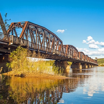 CN jernbanebroen over Fraser River ved byen Prince George - British Columbia