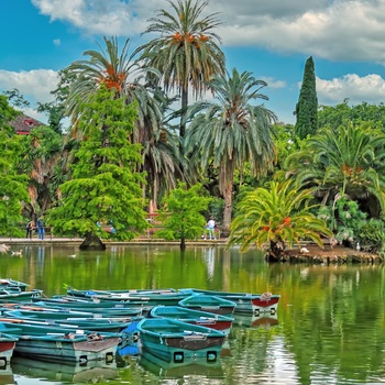 Lej en robåd og sejl en lille tur i Parc de la Ciutadella