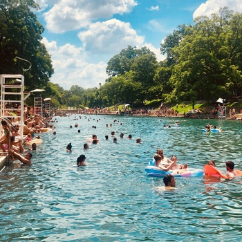 Batyon Springs Pool i Austin, Texas - Foto Alex George on Unsplash