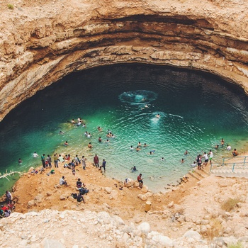 Bimmah Sinkhole i Oman - Foto: Katerina Kerdi, Unsplash