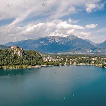 Bled by og søen i Slovenien