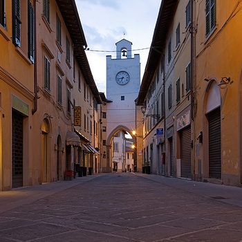 Aftensstemning i Borgo San Lorenzo i Toscana - Italien