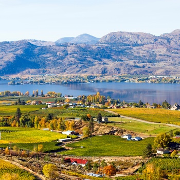 Osoyoos by og sø i Okanagan Valley, British Columbia i Canada