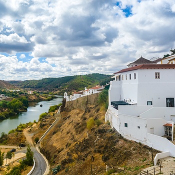 Byen Mertola og Guadiana-floden - Portugal