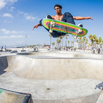 Skater i Venice skaterpark, Venice Beach i Los Angeles, Californien