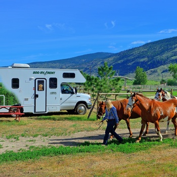 Cruise America autocamper på ranch i British Columbia - Canada