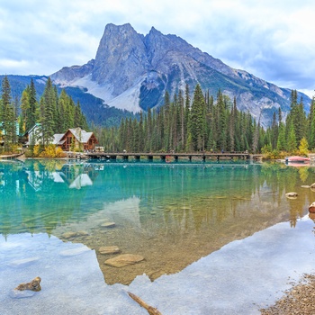 Lodge på bredden af Emerald Lake, Britiah Columbia - Canada