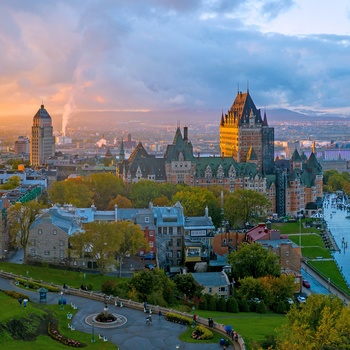 Chateau Frontenac hotellet og Quebec City ved solnedgang - Canada