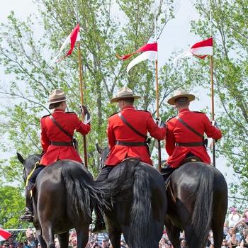 Royal Canadian Mounted Police (RCMP) til parade - Regina i canada