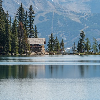 Tehus ved Lake Agnes i Banff National Park