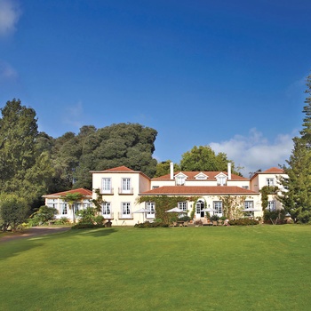 Casa Velhado Palheiro, Madeira - front set fra græsplænen