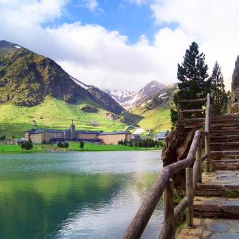 Bjergdalen Vall de Núria, Catalonien