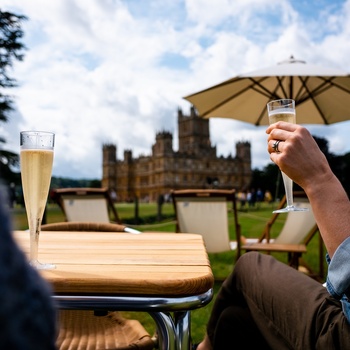 Champagne med udsigt til Highclere Castle