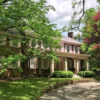 Charred Oaks Inn, Versailles i Kentucky