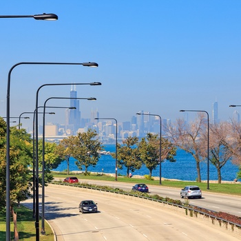 Vej og Chicago i baggrunden, USA