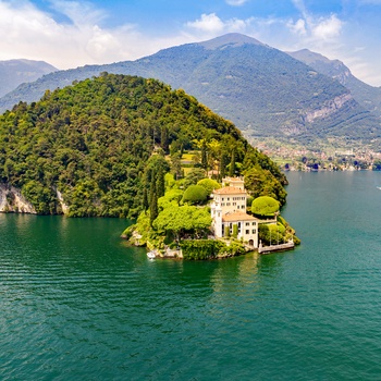 Udsigt Lavedo-halvøen med Villa del Balbianello ved Comosøen i Norditalien