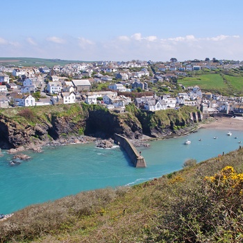 Udsigt til havnebyen Port Isaac, Cornwall i England