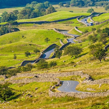 Smuk vej via Kirkstone Pass i Lake District, Cumbria i England