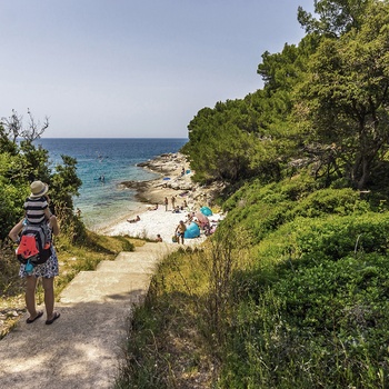 Stranden Cyclone Beach nær Pula i Istrien, Kroatien