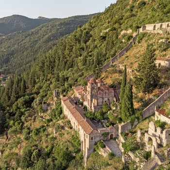Den befæstede by Mystras på Peloponnes - Grækenland