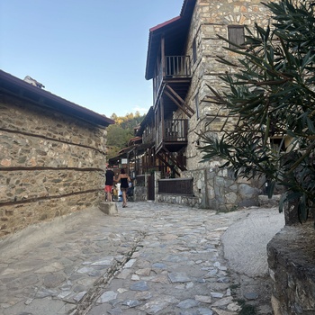 Den bilfri bjerglandsby Palaios Panteleimonas - Grækenland