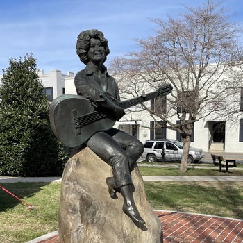 Dolly Parton, Sevierville, Tennessee