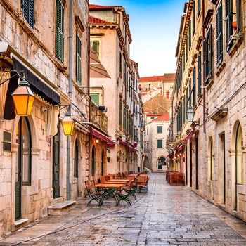 Smal gade i Dubrovniks gamle bydel, Dalmatien i Kroatien