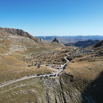 Vej gennem bjergene i Durmitor National Park, Montenegro