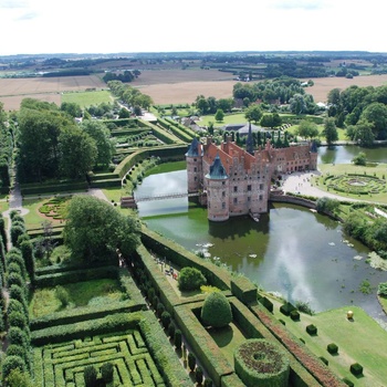 Egeskov Slot fra oven