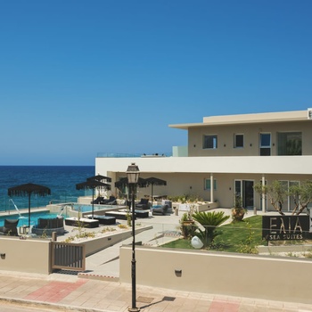 Elia Sea Suites - Facade og pool