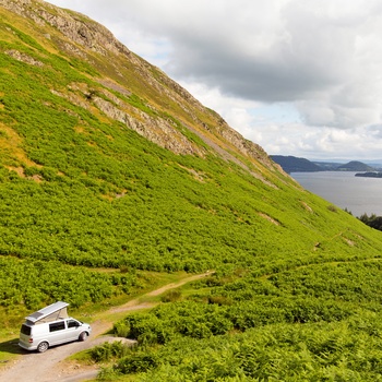 Autocamper parkeret ved Ullswater Lake District - England