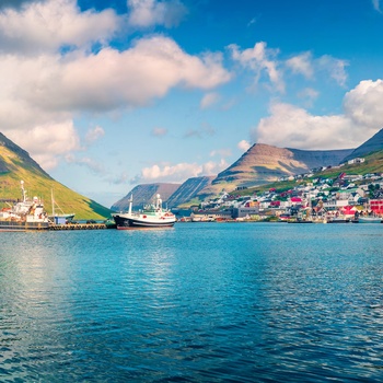 Kyst- og havnebyen Klaksvik på øen Bordour, Færøerne