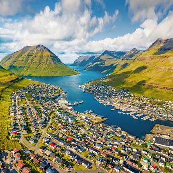 Færøernes næststørste by Klaksvik på øen Borðoy