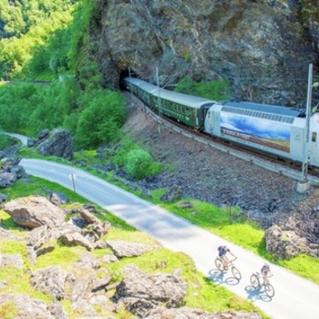 Flåmsbanen med Rallarvegen i Norge - Foto: Sverre Hjornevik-VisitFlåm