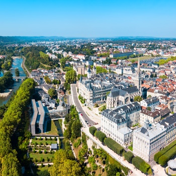 Luftfoto af byen Pau i det sydvestlige Frankrig